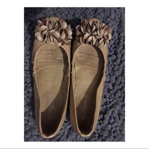 Naturalizer Tan Ballet Flats with Flower Detail